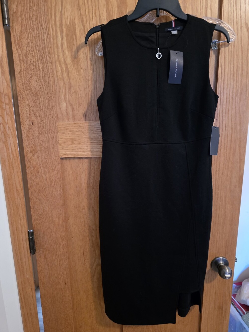 NWT Tommy Hilfiger Sleeveless Keyhole O-Ring Sheath Dress - Black Size 6